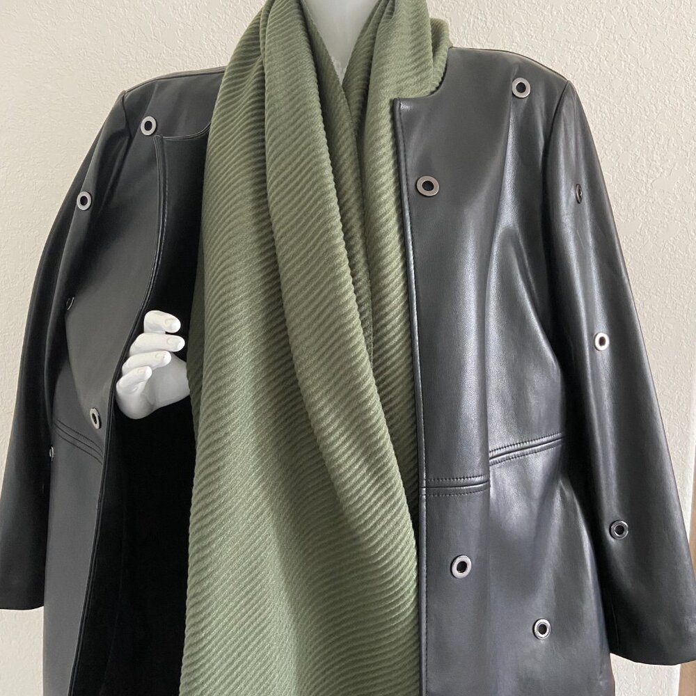 Chic Women's Black Faux Leather Trench Jacket w/Fossil Gray Metal Rings: Size XL - Picture 4 of 11